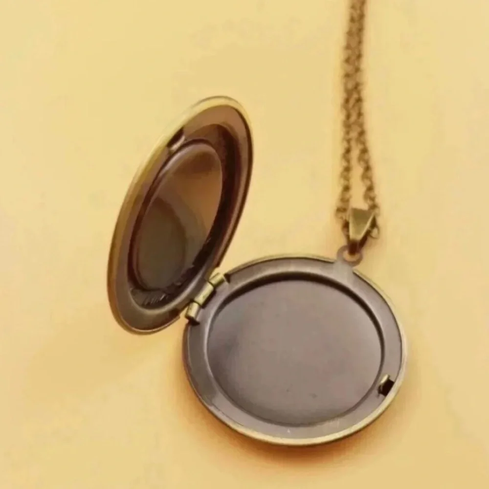 𝅺planet‎ Mercury Locket Necklace. New